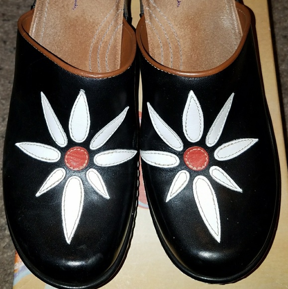 indigo by clarks clogs